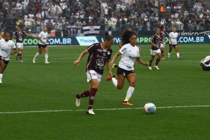 Ferroviária vai ao ataque. Mas quem leva  a melhor e se garante na final é o Corinthians -  (crédito:  Fotos: Rafael Zocco/Ferroviária SAF)