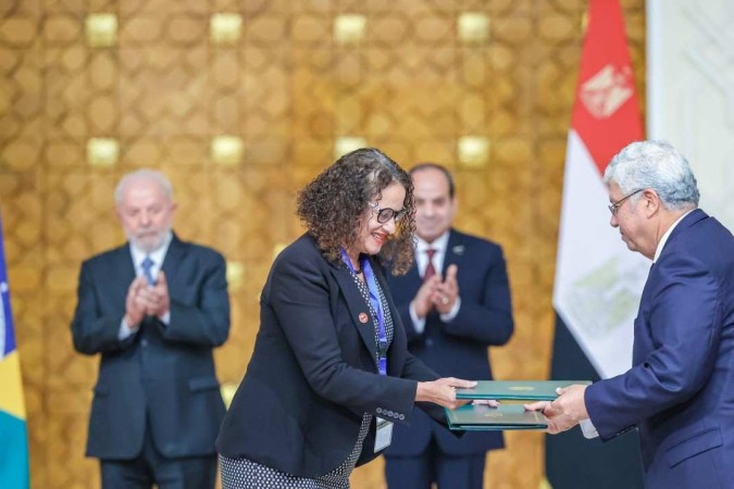 Ministra da Ciência, Tecnologia e Inovação, Luciana Santos, assina acordo de cooperação científica entre Brasil e Egito, no Cairo. -  (crédito: Ricardo Stuckert)
