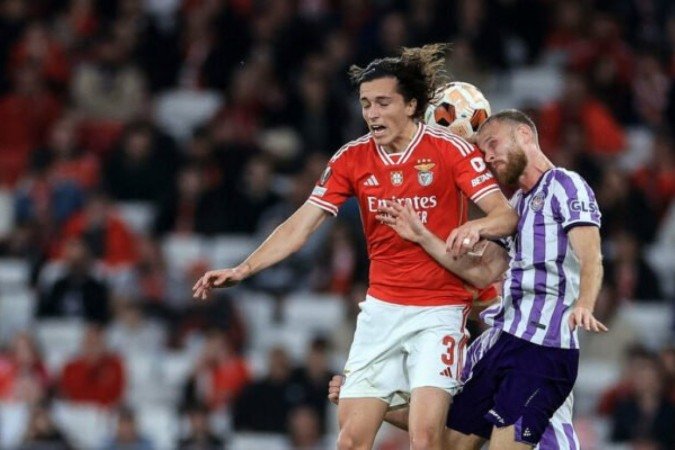 Jogadores de Benfica e Toulouse em disputa de bola nos playoffs da Liga Europa - Foto: Patricia de Melo Moreira/AFP via Getty Images - (crédito: Foto: Patricia de Melo Moreira/AFP via Getty Images) Jogadores de Benfica e Toulouse em disputa de bola nos playoffs da Liga Europa - Foto: Patricia de Melo Moreira/AFP via Getty Images - (crédito: Foto: Patricia de Melo Moreira/AFP via Getty Images)