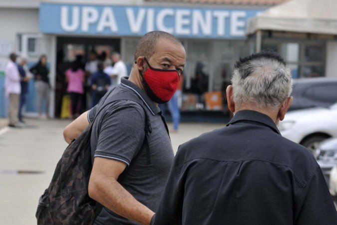 Josias procurou uma cadeira de rodas para o pai, Geraldo Moura, mas não havia disponível