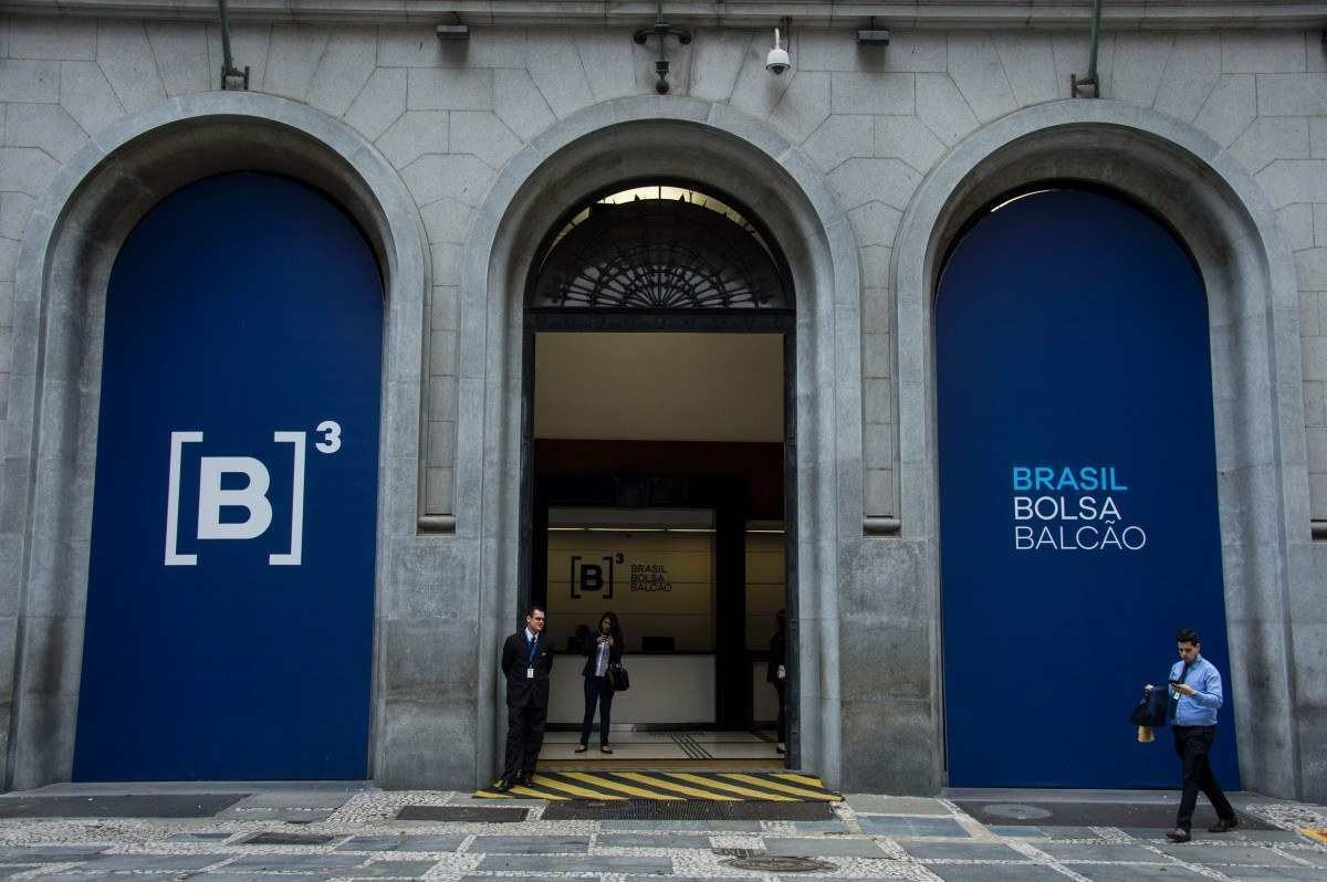 Bolsa ultrapassa os 136 mil pontos pela primeira vez na história