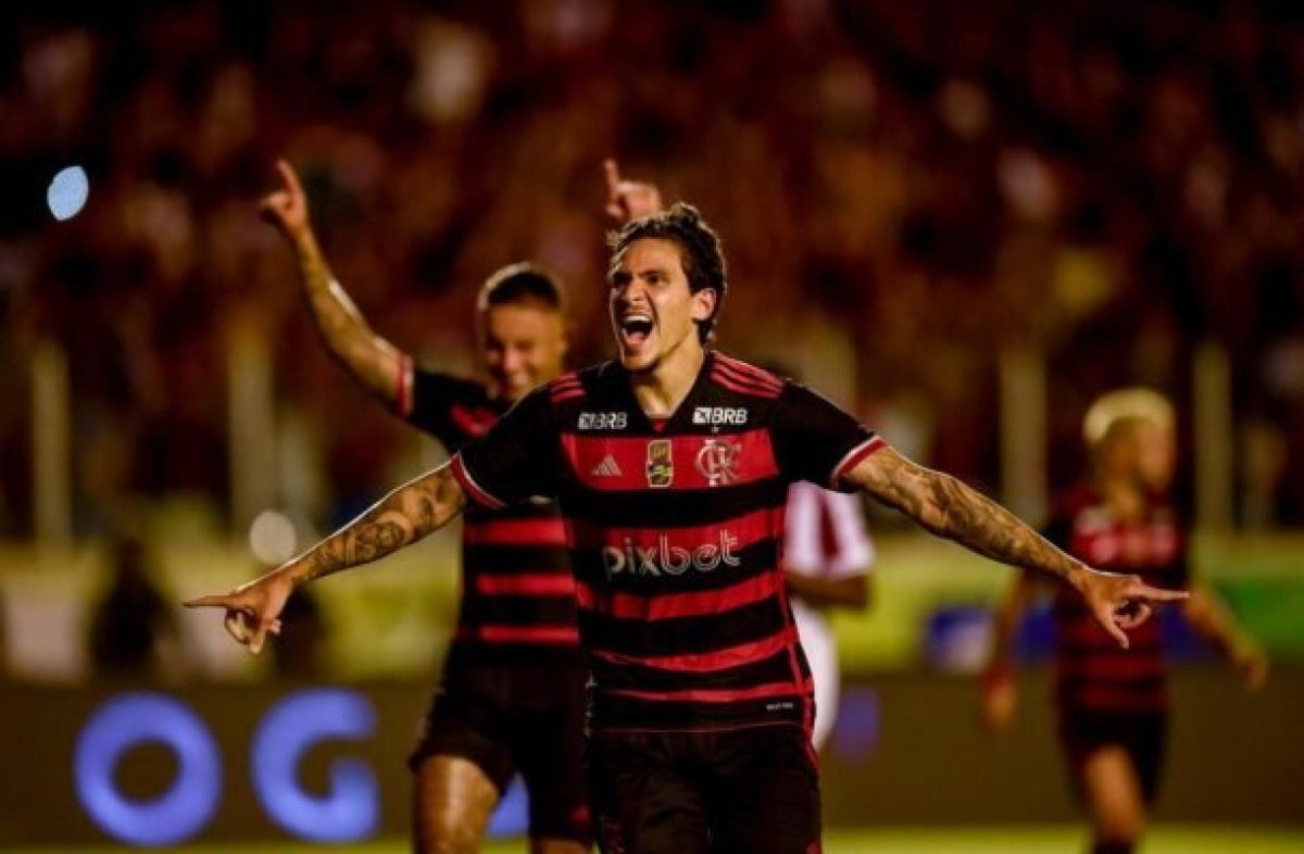Pedro anota hat-trick, Flamengo vence o Bangu e assume liderança do Cariocão