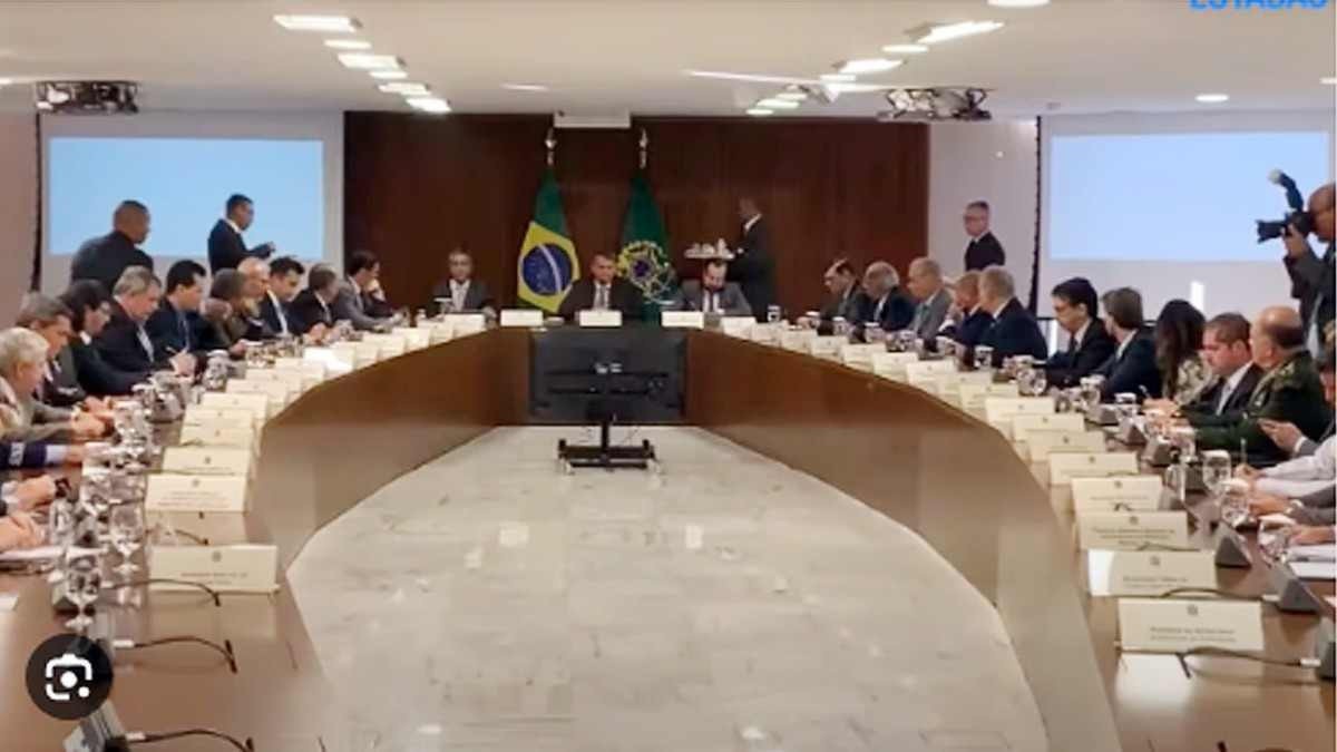 Procurador que participou de reunião golpista de Bolsonaro é exonerado