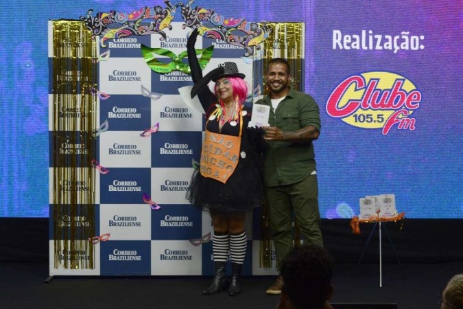 Lilian de Alencar, 51 anos, fez do momento de crise do Distrito Federal devido à alta de casos de dengue uma oportunidade de conscientizar a população -  (crédito:  Marcelo Ferreira/CB/D.A Press)