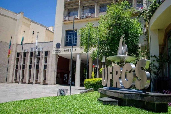 o vice-diretor da Faculdade de Agronomia da UFRGS, Paulo Vitor Dutra de Souza, afirmou que as unidades atingidas pela falta de energia possuem geradores, mas não o suficiente para atender a demanda - (crédito: SECOM UFRGS) o vice-diretor da Faculdade de Agronomia da UFRGS, Paulo Vitor Dutra de Souza, afirmou que as unidades atingidas pela falta de energia possuem geradores, mas não o suficiente para atender a demanda - (crédito: SECOM UFRGS)