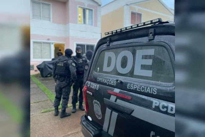 Policial penal suspeito de participar de organização criminosa é alvo de mandado de busca e é afastado de cargo pela Justiça - (crédito: PCDF) Policial penal suspeito de participar de organização criminosa é alvo de mandado de busca e é afastado de cargo pela Justiça - (crédito: PCDF)