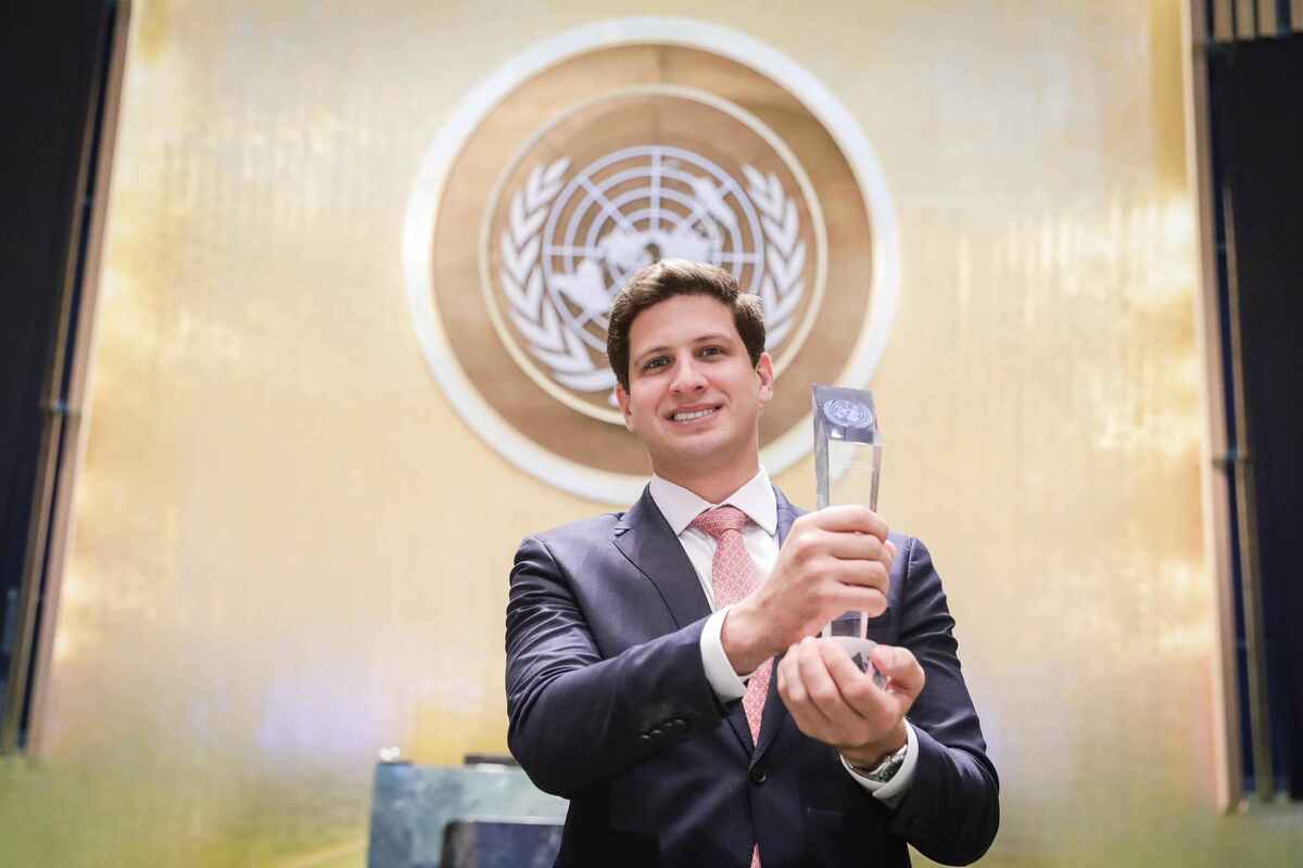 Prefeito de Recife, João Campos recebe prêmio de política pública da ONU
