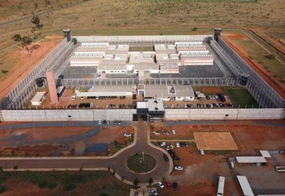 Muralhas na Penitenciária Federal de Brasília  -  (crédito: Divulgação/Senappen)