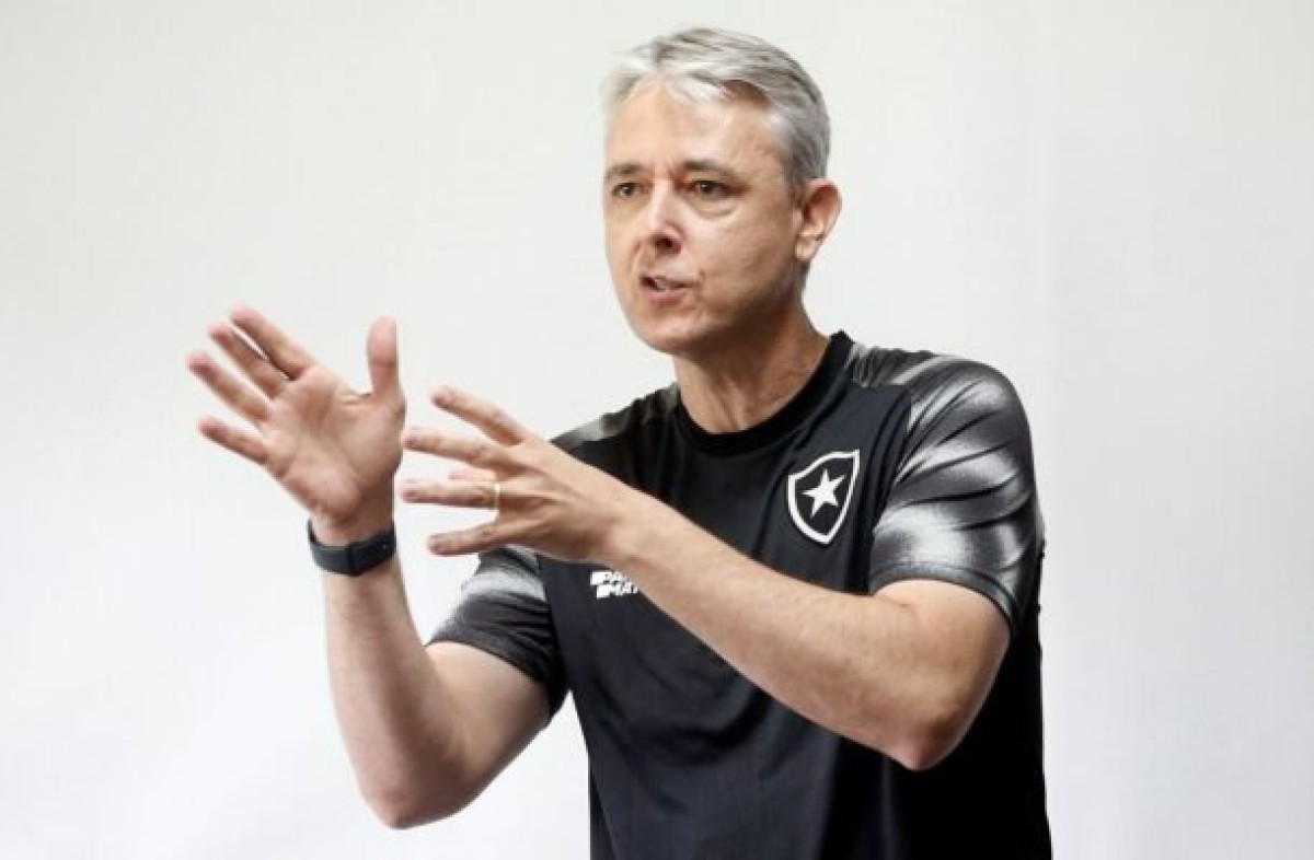 Tiago Nunes tem desafio duplo na escalação do Botafogo