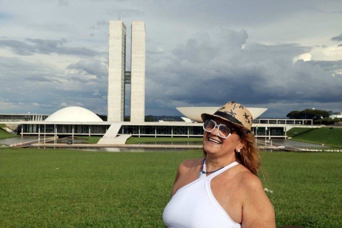  Brasília (DF), 17.02.2024- Chirlei Ferreira visita o Congresso Nacional. Moradora do Rio de Janeiro, veio visitar o filho Jefferson Ferreira e a nora Camila Rodrigues, que estão morando na capital há dois anos e aproveitou para fazer turismo na cidade.Foto Luís Tajes
    