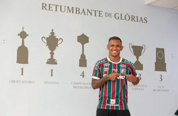Douglas Costa está entre os relacionados e pode ser titular do Fluminense contra o Madureira -  (crédito: - Foto: Lucas Merçon/Fluminense)