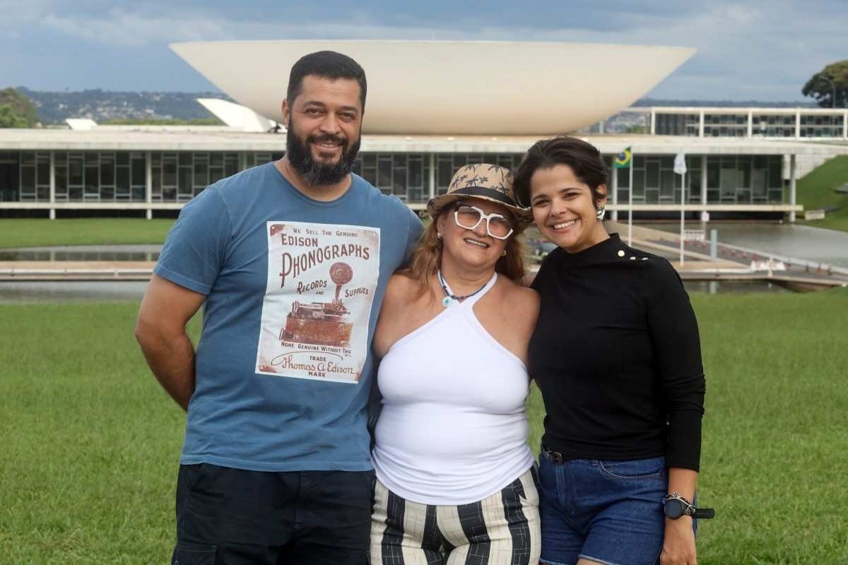   Brasília (DF), 17.02.2024- Chirlei Ferreira visita o Congresso Nacional. Moradora do Rio de Janeiro, veio visitar o filho Jefferson Ferreira e a nora Camila Rodrigues, que estão morando na capital há dois anos e aproveitou para fazer turismo na cidade.Foto Luís Tajes     