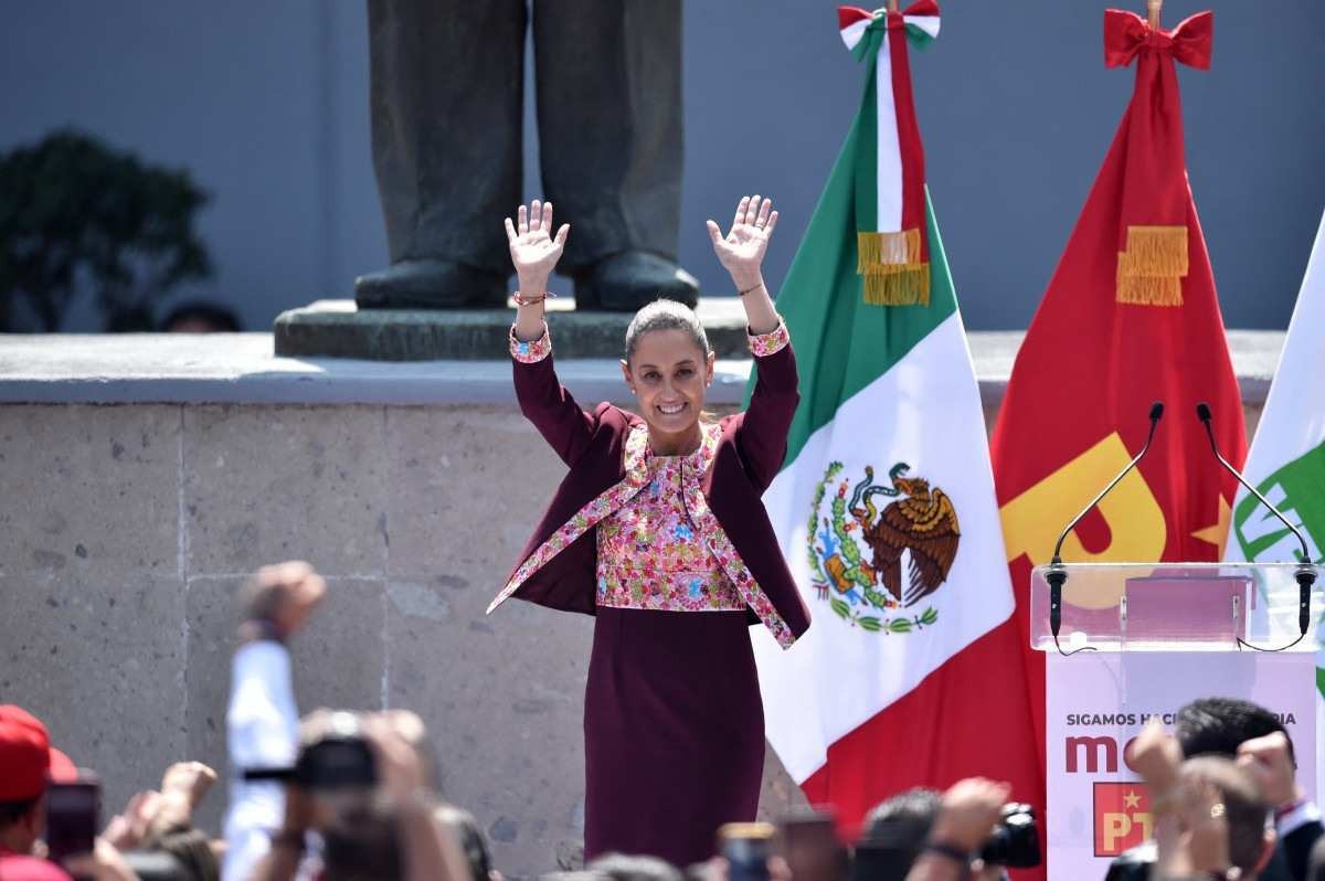 Claudia Sheinbaum se inscreve como candidata à presidência do México