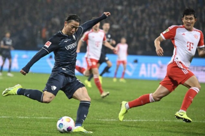 Musiala chuta para fazer o gol do Bayern sobre o Bochum  -  (crédito:  AFP via Getty Images)