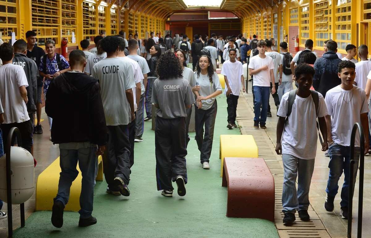 Especialistas comentam nova reforma do ensino médio, aprovada pela Câmara