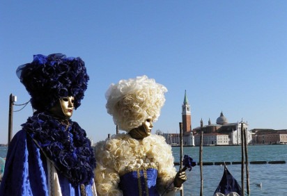 O Carnaval de Veneza é uma das celebrações mais conhecidas do planeta. Todos os anos, milhares de turistas viajam até a cidade italiana para acompanhar desfiles de fantasias, brincadeiras e uma grande festa que se espalha pela cidade. -  (crédito: Imagem de Yeimi por Pixabay)