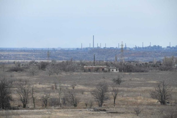 Vista da fábrica de coque e produtos químicos Avdiivka na cidade de Avdiivka, na parte controlada pela Rússia da região de Donetsk       -  (crédito: STRINGER / AFP)