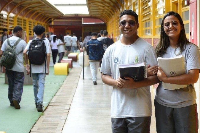Com sonho de ar em medicina, os alunos do 3º ano do CED 7 de Ceilândia, Guilherme Hyago, 17, e Danielly Alves, 17, vão estudar para o Enem 2024 - (crédito: Marcelo Ferreira/CB/D.A Press) Com sonho de ar em medicina, os alunos do 3º ano do CED 7 de Ceilândia, Guilherme Hyago, 17, e Danielly Alves, 17, vão estudar para o Enem 2024 - (crédito: Marcelo Ferreira/CB/D.A Press)