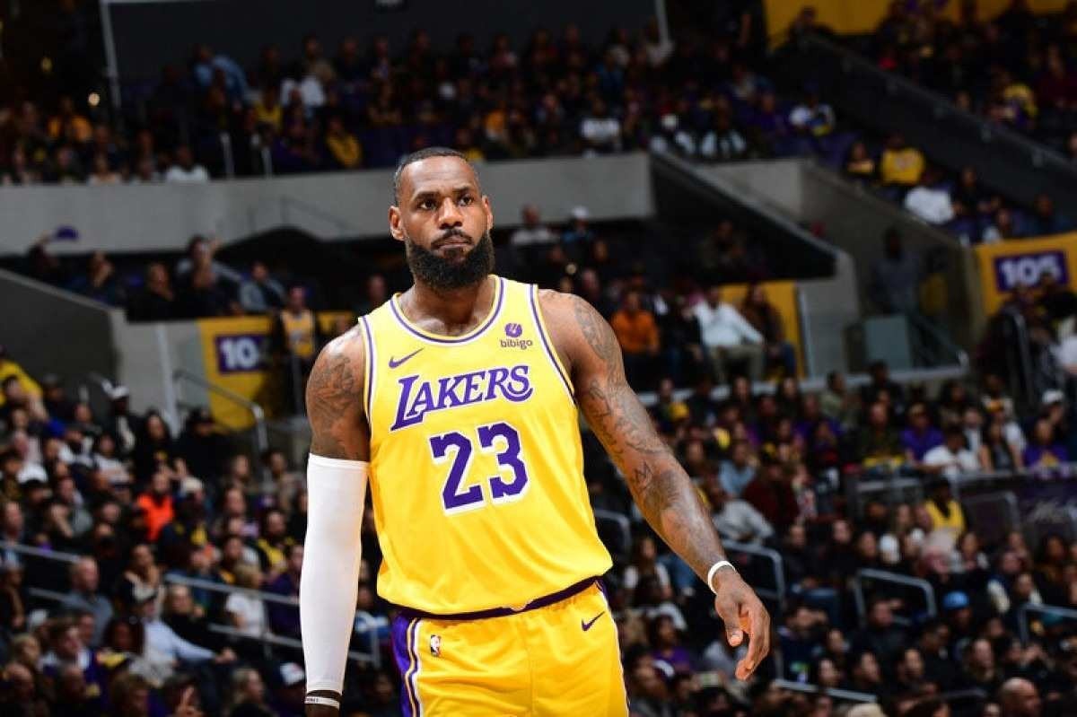 LeBron James planeja fim da carreira nas quadras: 'está chegando'