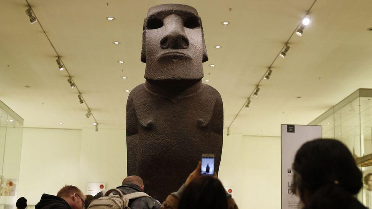 'Devolvam o moai': chilenos exigem que Museu Britânico entregue estátua da Ilha de Páscoa