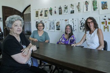  Márcia Gramkow, Nei Clara de Lima, Lelia Lofego e Patrícia Rodrigues no ateliê Vilarejo 21, onde o grupo se reúne mensalmente -  (crédito:  Kayo Magalhães/CB/D.A Press)