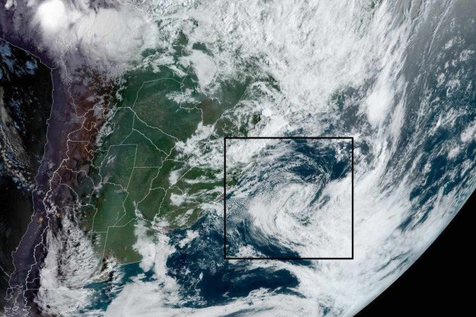 O fenômeno ocorre pelo aprofundamento de centro de baixa pressão que antes ou pelos estágios de depressão subtropical e depressão tropical - (crédito: NOAA/NASA) O fenômeno ocorre pelo aprofundamento de centro de baixa pressão que antes ou pelos estágios de depressão subtropical e depressão tropical - (crédito: NOAA/NASA)