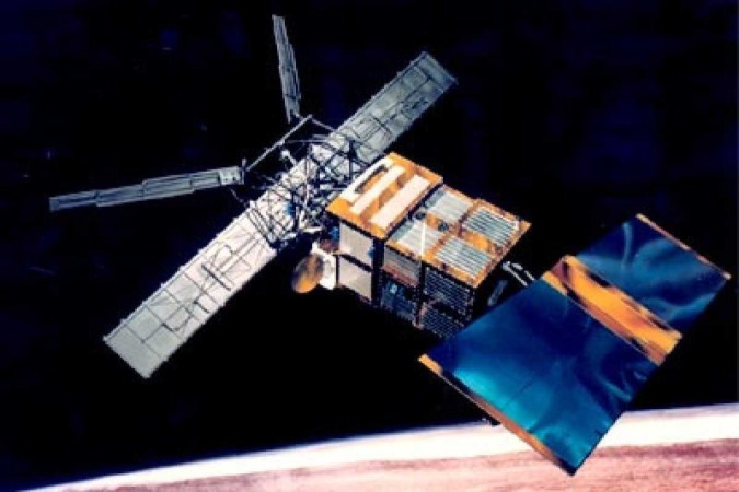Embora se concretize nesta semana, a decisão de retirar o ERS-2 de óbita foi tomada em 2011, pois os técnicos da ESA queriam evitar lixo espacial -  (crédito: Reprodução/ESA)