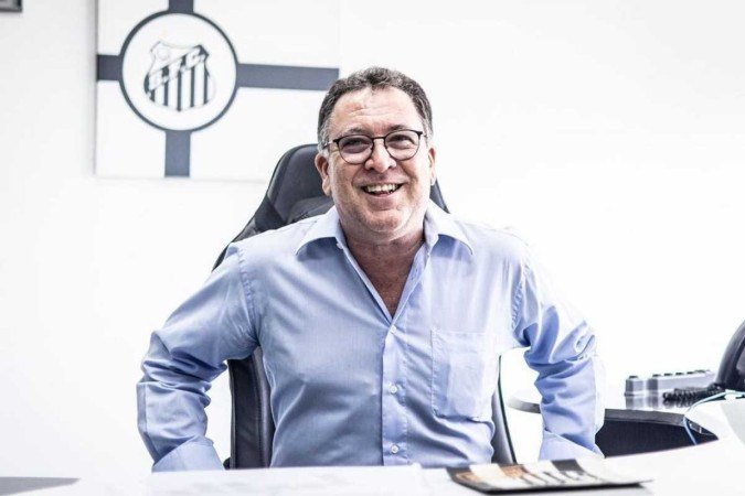 O buraco no orçamento obrigou o clube a resolver questões de salários e direitos trabalhistas atrasados -  (crédito: Reprodução/Instagram @santosfc)