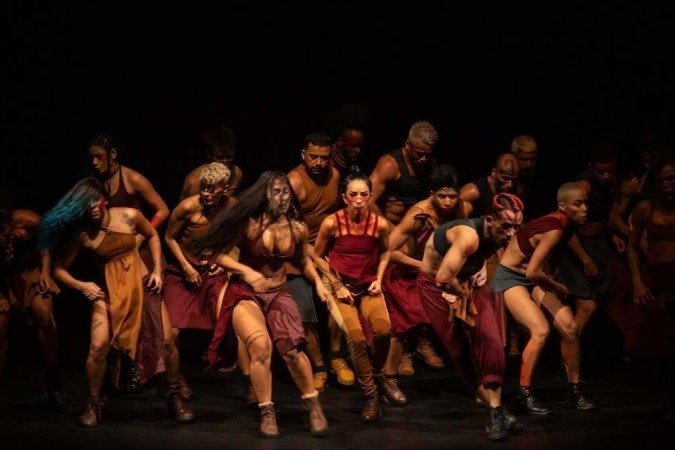 Espetáculo TA - Sobe ser grande, do Corpo de dança do amazonas, no espetáculo Circulação Amazônia, na Caixa cultural