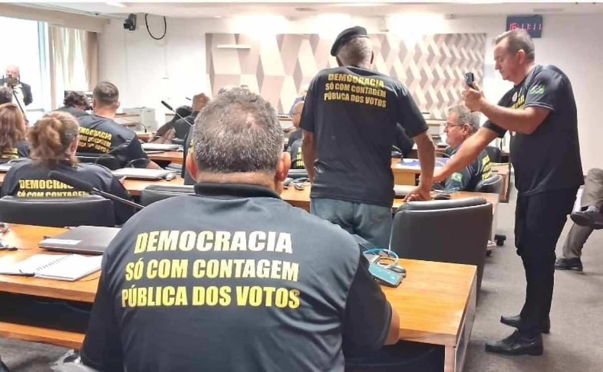Bolsonaristas voltam a pregar contra as urnas, mas aliados desestimulam