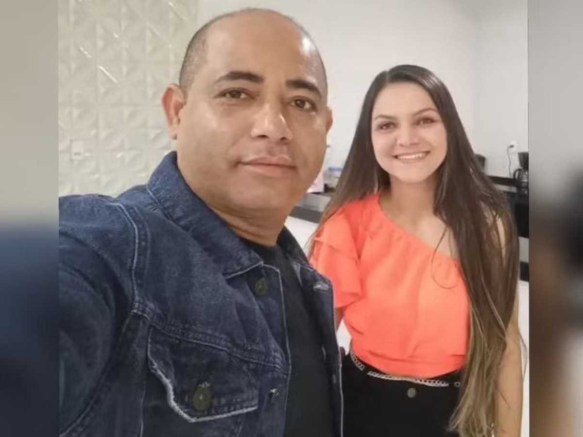 Cantora de forró e marido morrem afogados dentro de carro no Ceará