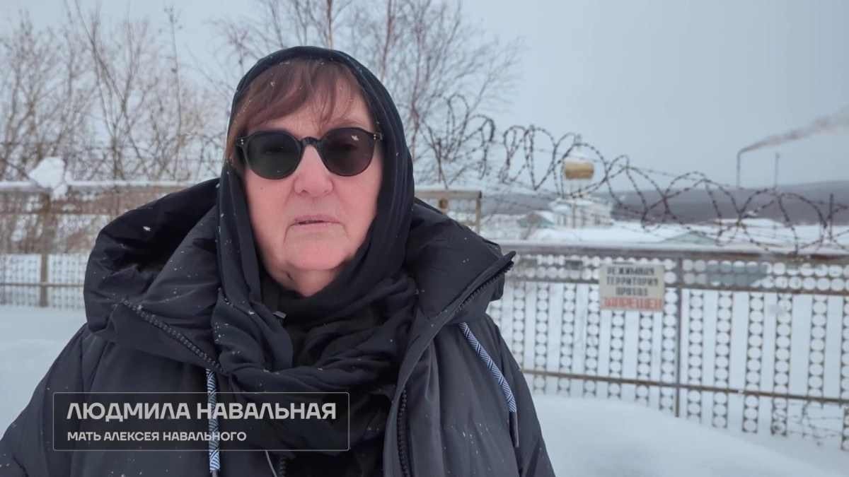 Mãe de Navalny pede a Putin que lhe entregue o corpo do filho sem demora