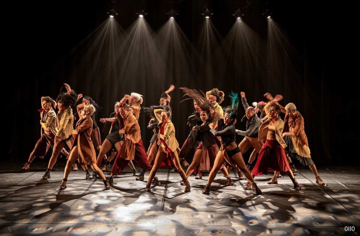 Espet&aacute;culo TA - Sobe ser grande, do Corpo de dan&ccedil;a do amazonas, no espet&aacute;culo Circula&ccedil;&atilde;o Amaz&ocirc;nia, na Caixa cultural