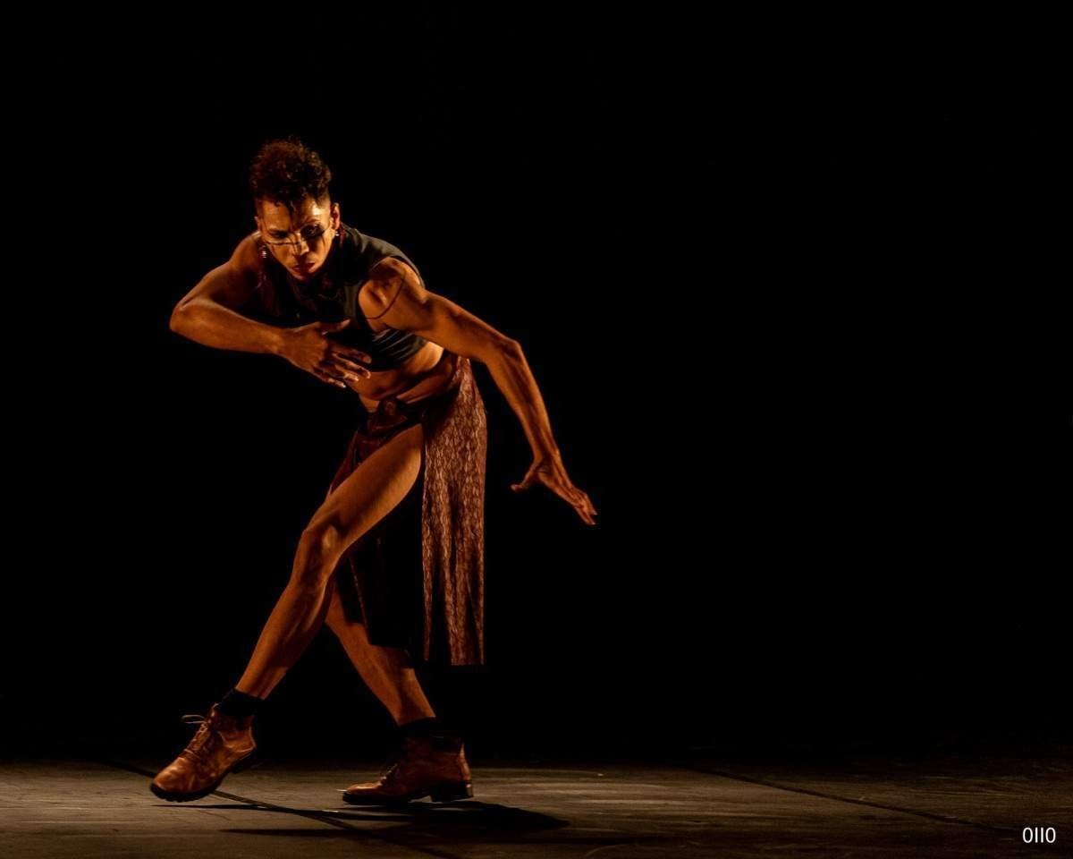 Espet&aacute;culo TA - Sobe ser grande, do Corpo de dan&ccedil;a do amazonas, no espet&aacute;culo Circula&ccedil;&atilde;o Amaz&ocirc;nia, na Caixa cultural