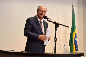 Alckmin discursa durante posso do novo presidente do Confea, no Congresso Nacional -  (crédito: Evandro Éboli/CB)