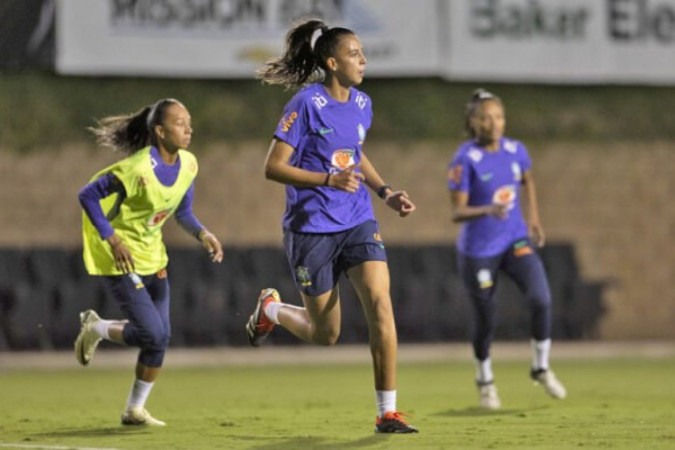 Zagueira Lauren já defendeu a Seleção em competições de peso, incluindo a última Copa do Mundo -  (crédito: Foto: Leandro Lopes/CBF)