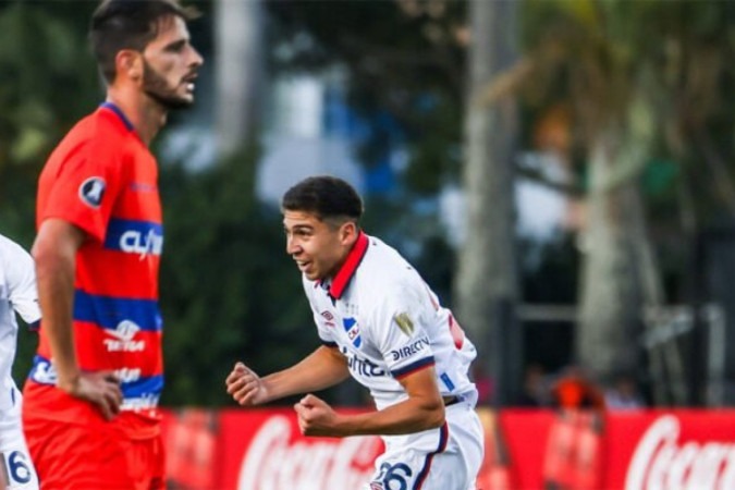 Puerto Cabello mais correu atrás da bola do que tendo a posse da mesma -  (crédito: Foto: Twitter Nacional)