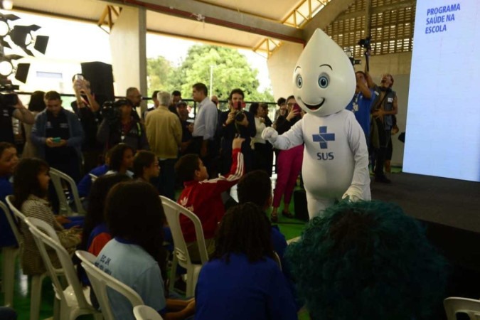 Zé Gotinha participou do lançamento da campanha contra a dengue nas escolas em uma instituições do Sol Nascente, nesta quarta -  (crédito: Marcelo Ferreira/C.B./D.A. Press)