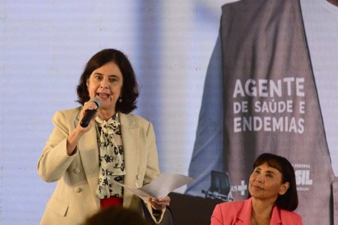 A ministra da Saúde, Nísia Trindade, e o ministro da Educação, Camilo Santana, no evento 