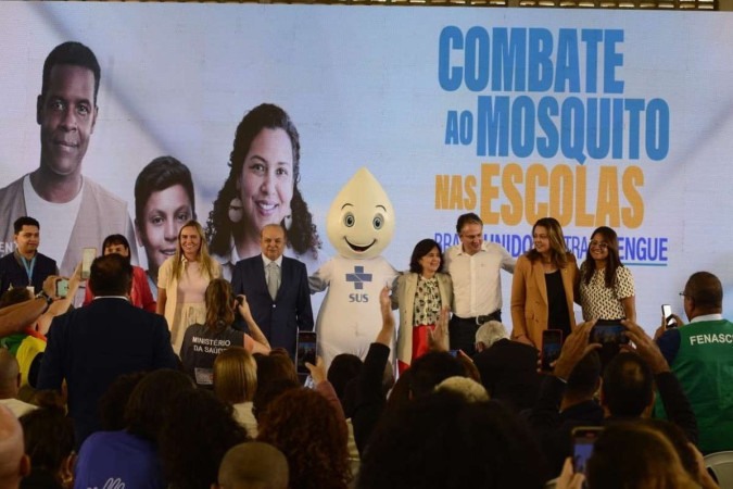 A ministra da Saúde, Nísia Trindade, e o ministro da Educação, Camilo Santana, no evento 