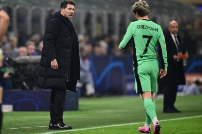 Antoine Griezmann sente lesão durante partida contra a Inter de Milão - Foto: Marco Bertorello/AFP via Getty Images - (crédito: Foto: Marco Bertorello/AFP via Getty Images) Antoine Griezmann sente lesão durante partida contra a Inter de Milão - Foto: Marco Bertorello/AFP via Getty Images - (crédito: Foto: Marco Bertorello/AFP via Getty Images)