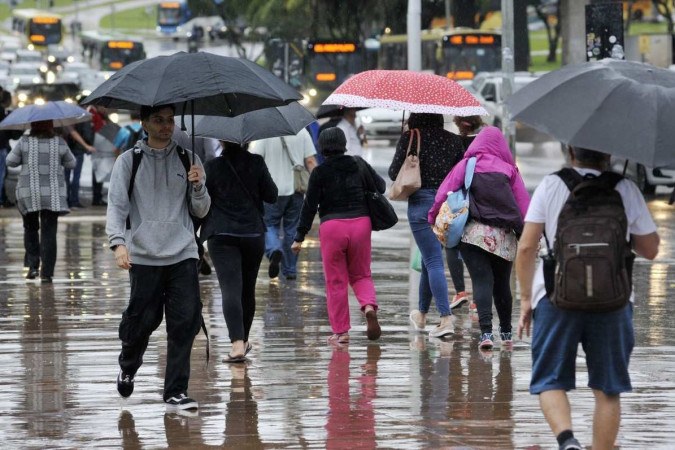 Temporal: hora de tirar o guarda-chuva da gaveta -  (crédito:  Minervino Júnior/CB/D.A Press)