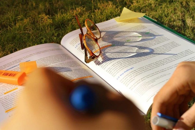 O programa Bolsas Rotary pela Paz foi lançado em 2002, e proporciona treinamento acadêmico e prático para preparar os bolsistas a assumir papéis de liderança - (crédito: Unsplash/Divulgação) O programa Bolsas Rotary pela Paz foi lançado em 2002, e proporciona treinamento acadêmico e prático para preparar os bolsistas a assumir papéis de liderança - (crédito: Unsplash/Divulgação)