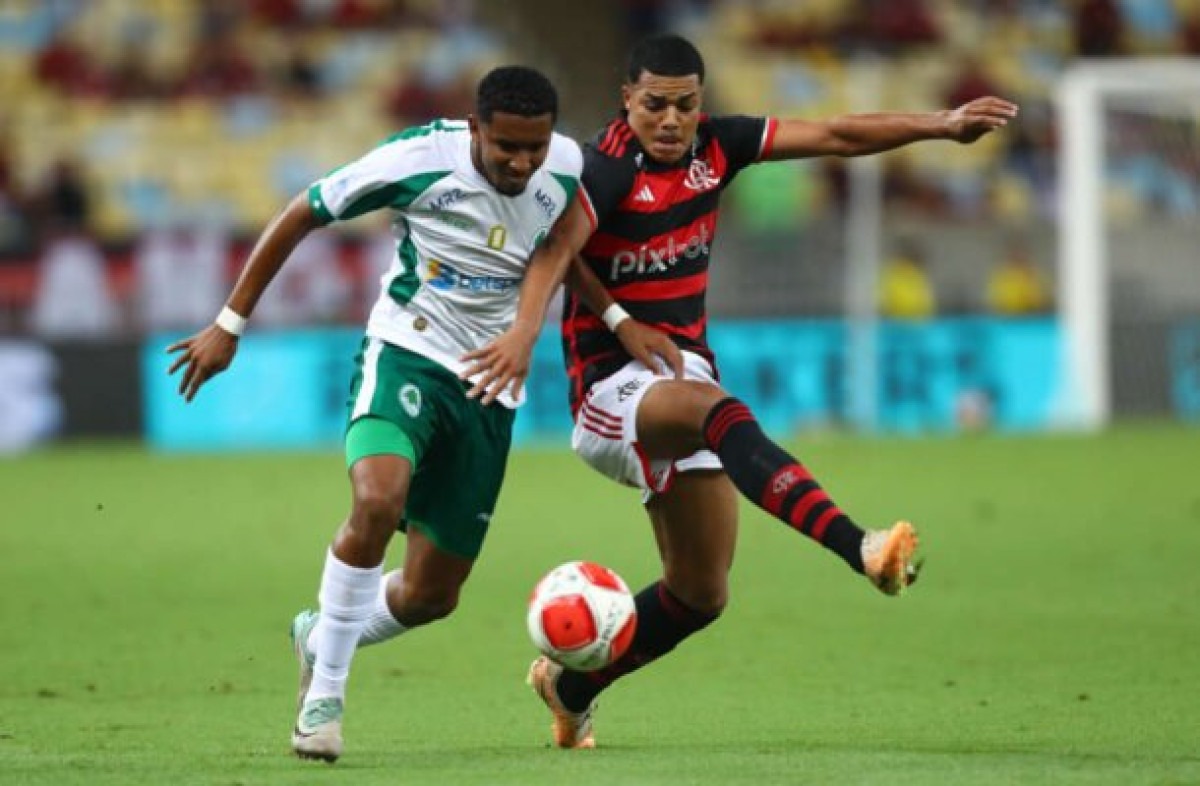Igor Jesus evolui no Flamengo e revela inspiração em João Gomes