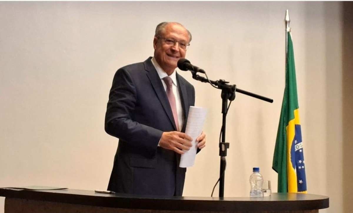 Alckmin promete investimento de R$11 bilhões da Toyota no Brasil