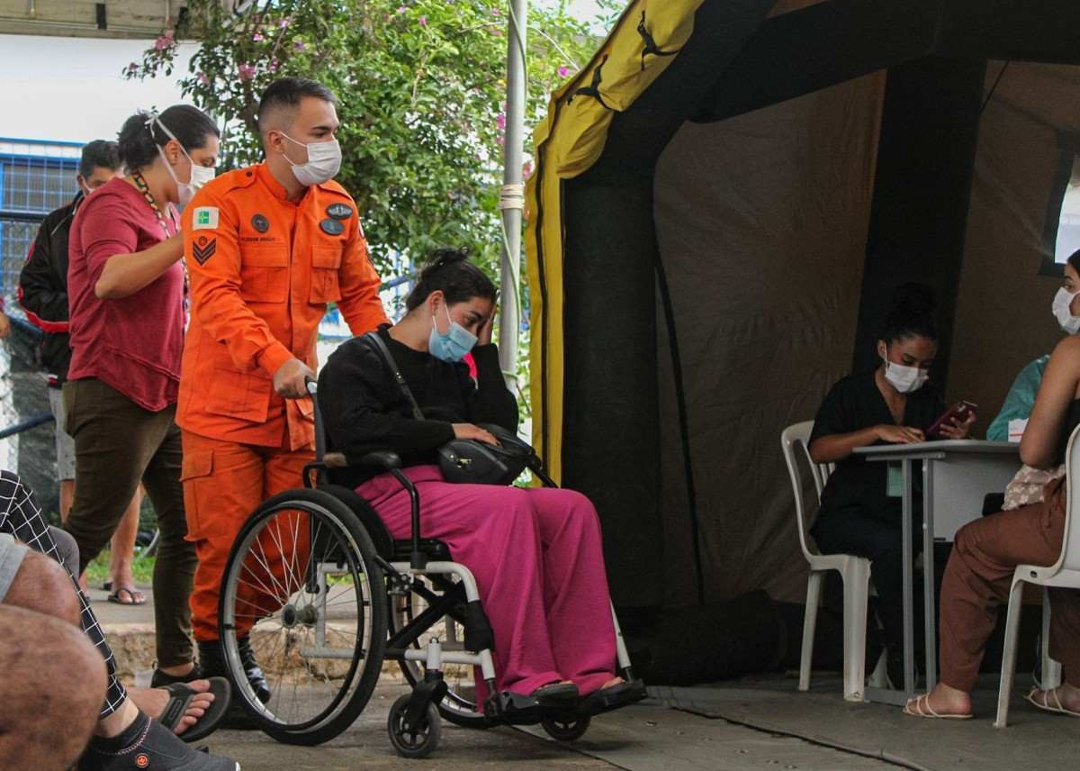 Tenda de acolhimento destinada a pacientes com dengue, na Administração Regional de Ceilândia 