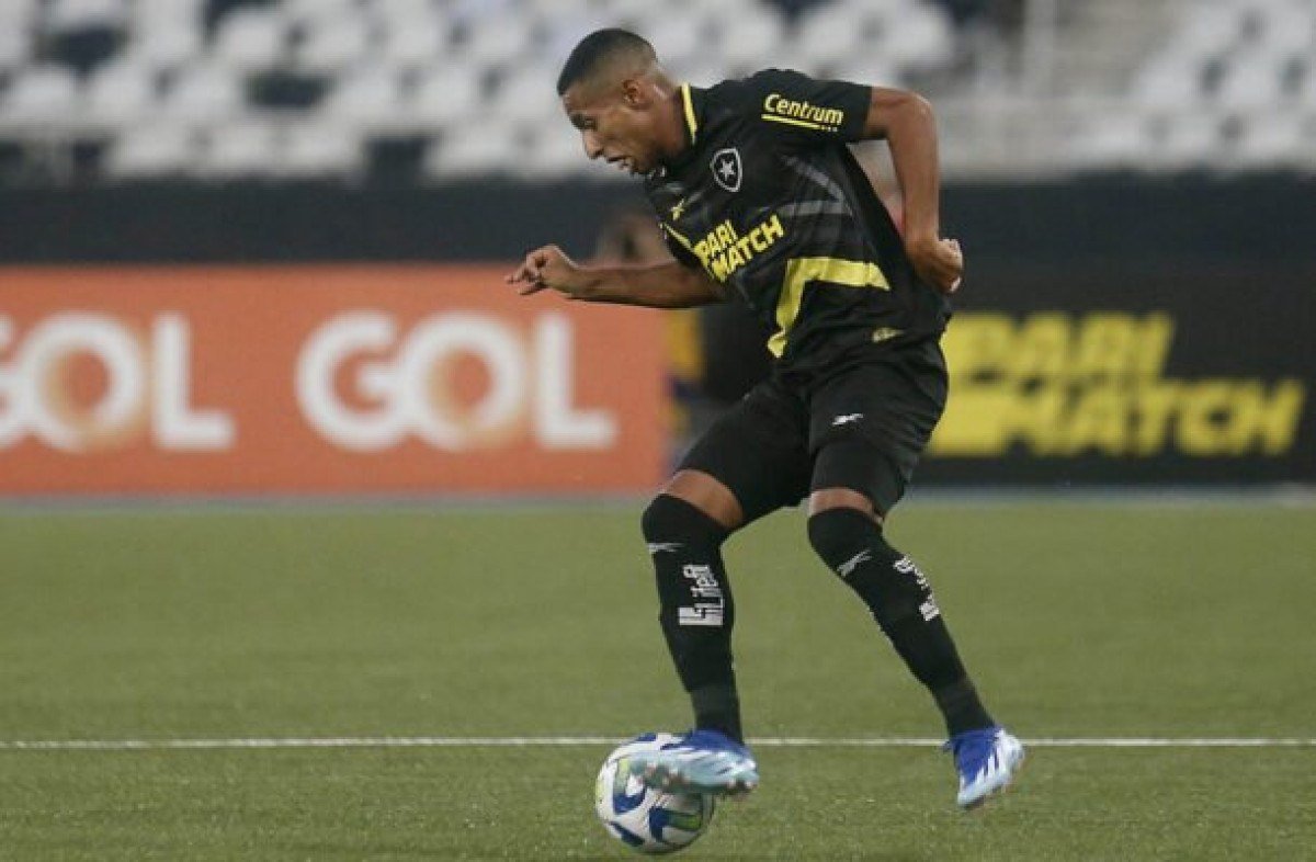 Botafogo anuncia venda de Victor Sá ao Krasnodar, da Rússia