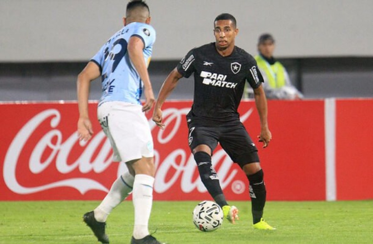 Victor Sá lamenta empate do Botafogo e apoia Tiquinho Soares após pênalti perdido