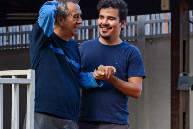  João Vitor com seu pai João Vieira Rosa no Reviver Espaço para idosos.