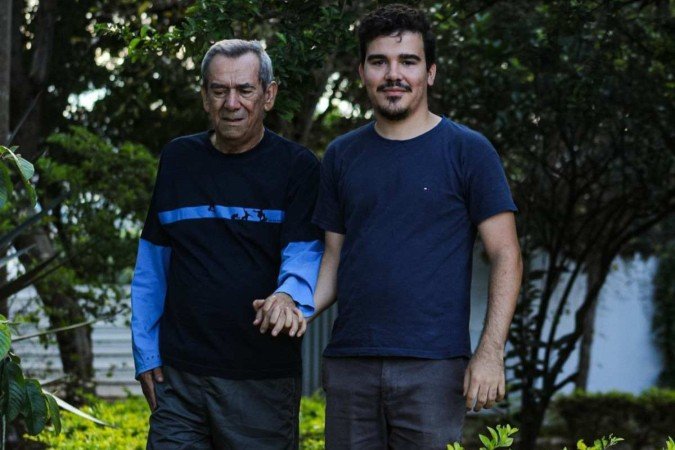  João Vitor com seu pai João Vieira Rosa no Reviver Espaço para idosos.